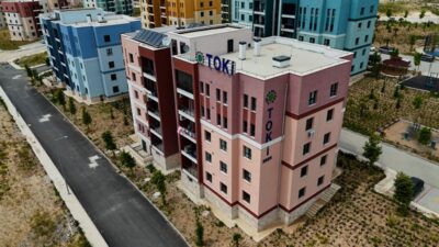 Adana Çukurova 839 sosyal konut projesinde teslim süreci başlamaktadır. TOKİ