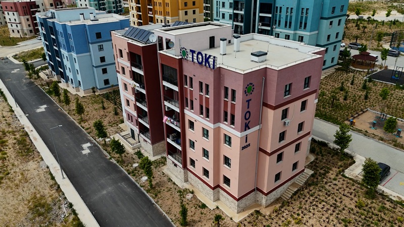 Adana Çukurova 839 sosyal konut projesinde teslim süreci başlamaktadır. TOKİ