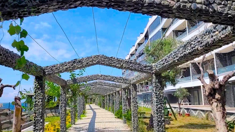 Altın Evler Armutlu, Yalova Armutlu Karşıyaka Mahallesi’nde deniz ve orman
