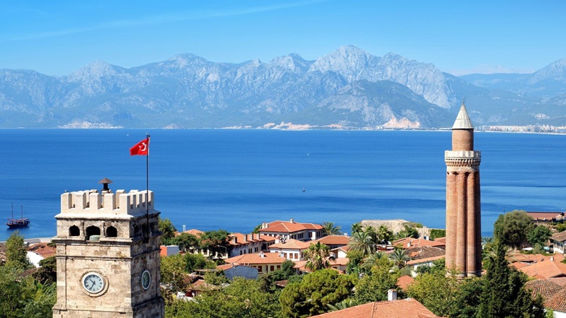 Manavgat gayrimenkul piyasası, turizm sektöründeki büyümeyle yeni yatırım alanlarına kavuşuyor.