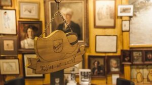 Sanat oteli olarak dünyada ün yapmış olan Hollanda’nın başkenti Amsterdam