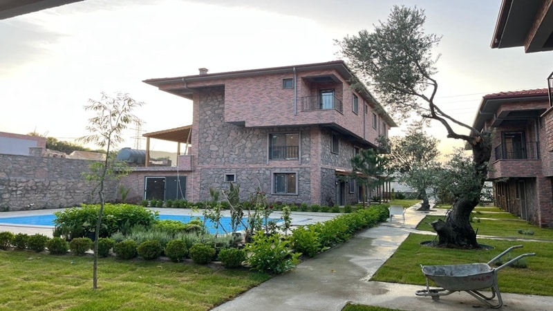 Asos Villaları Foça, İzmir Foça Mustafa Kemal Atatürk Mahallesi’nde taş