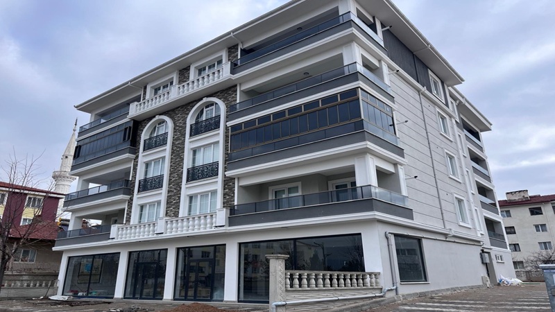 Bakü Apartmanı Bolvadin, Afyonkarahisar Bolvadin Ethem Kelekçi Mahallesi’nde modern mimariyle