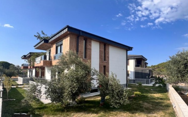Barış Sitesi Ayvalık, Balıkesir Ayvalık Sefa Çamlık’ta modern mimariyle hayata
