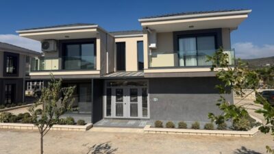 Başaran Urla, İzmir Urla Bademler Mahallesi’nde modern mimariyle hayata geçiriliyor.