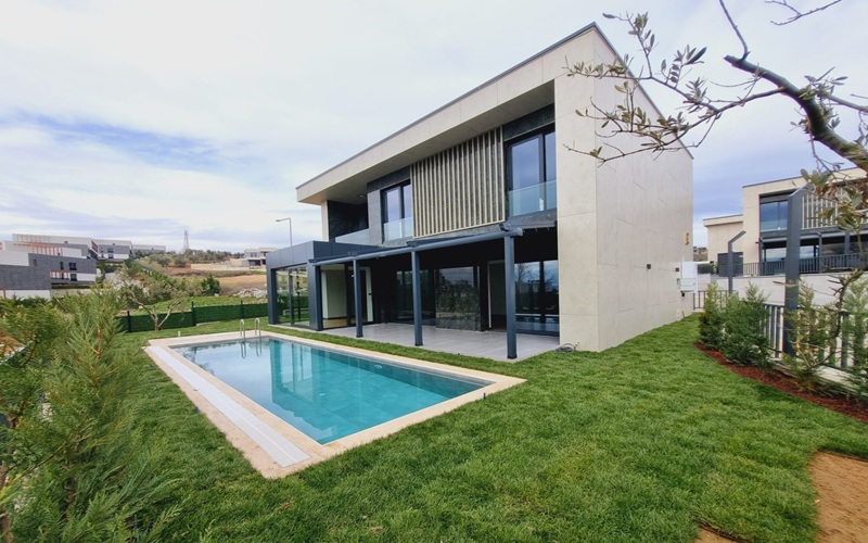 Birel Bademli, Bursa Mudanya Bademli’de modern mimariyle hayata geçiriliyor. Projede