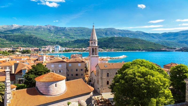Budva emlak piyasası yabancı yatırımcıların satışlarıyla yeniden şekilleniyor. Rus ve