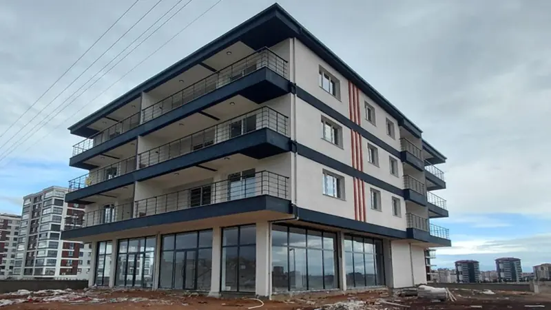 Candemir Kuyucak satılık daire fiyatları Candemir Kuyucak, Uşak Merkez Cumhuriyet Mahallesi’nde modern mimariyle hayata geçirilmektedir.