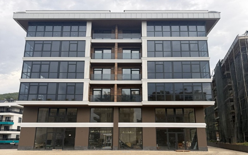 Cardinal Residence, Antalya Alanya Dinek Mahallesi’nde modern mimariyle hayata geçirilmektedir.