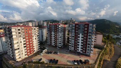 Çiçek Sitesi, Trabzon Yomra Sancak Mahallesi’nde ÖR-ALP İnşaat tarafından modern