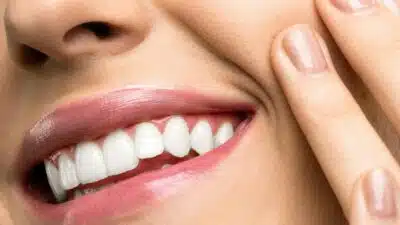 Gülüşünüz, kimliğinizin bir parçasıdır. Ancak, diş etlerinin aşırı görünmesiyle karakterize