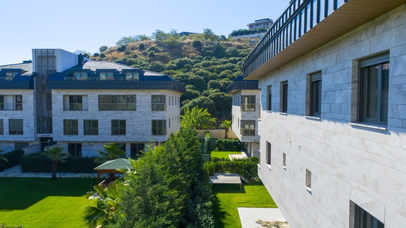 Dragos Alder ve Tilya Evleri, İstanbul Maltepe Yalı Mahallesi’nde modern