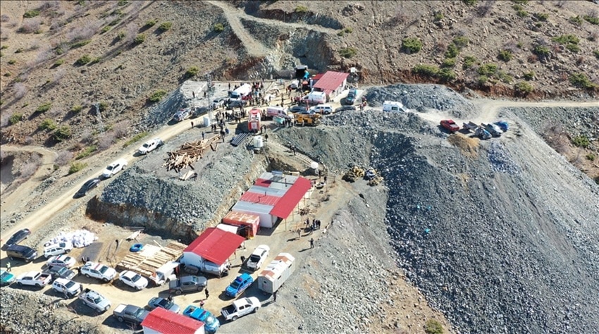 Elazığ Palu’daki krom madeninde göçük meydana geldi. Kurtarma çalışmaları hızla