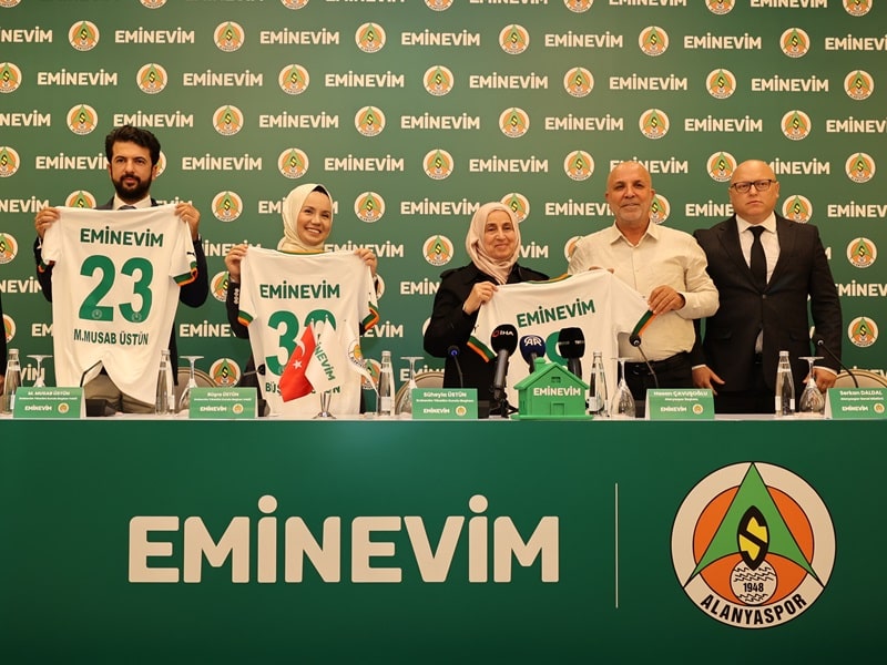 Eminevim Alanyaspor'un forma sırt sponsoru oldu