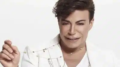 Ünlü sanatçı Fatih Ürek hastaneye kaldırıldı. Kalp krizi geçirdiği iddia