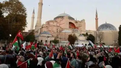 İstanbul’da Filistin’e Destek Platformu’nun düzenlediği “Gazze’ye Umut Işığı Ol” yürüyüşü