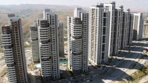 Ankara Büyükşehir Belediyesi’nin mülkiyetindeki 63 konut satışa sunuldu. Gayrimenkullerin ihale