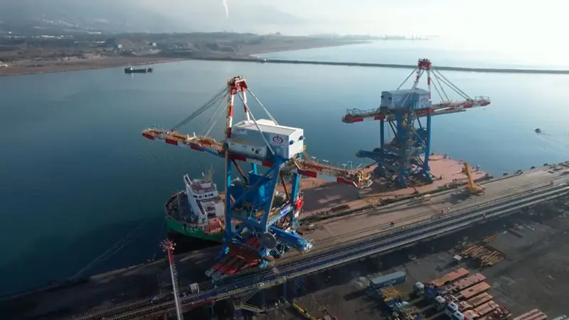 İsdemir Limanı’nda yapay zekalı vinç dönemi başlıyor! İsdemir Limanı’nda yapay zekalı vinç dönemi başlıyor. OYAK Denizcilik’in dev