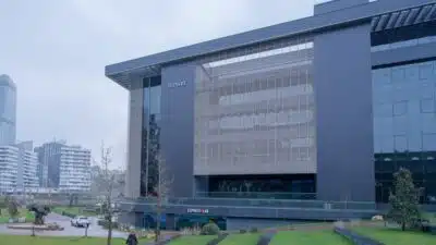 İstinye Üniversitesi Vadi Ana Kampüs projesi Vivin İnşaat tarafından sadece