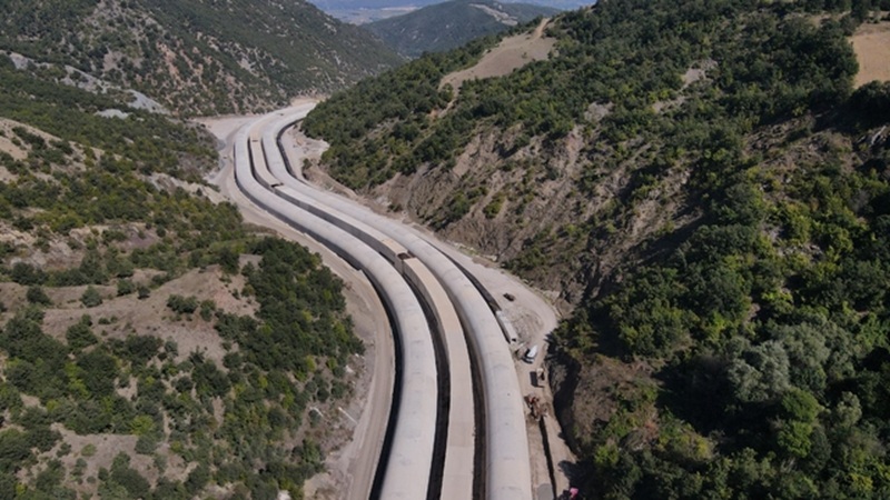 Karadeniz Akdeniz bağlantı yolu projesi kapsamında önemli bir aşama tamamlandı.