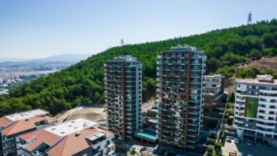 Koru Narlıdere, İzmir Narlıdere Ilıca’da modern mimariyle hayata geçirilmektedir. Projede