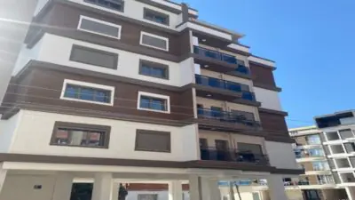 Kumrular Miraç Apartmanı, İzmir Karşıyaka Şemikler Mahallesi’nde modern mimariyle hayata
