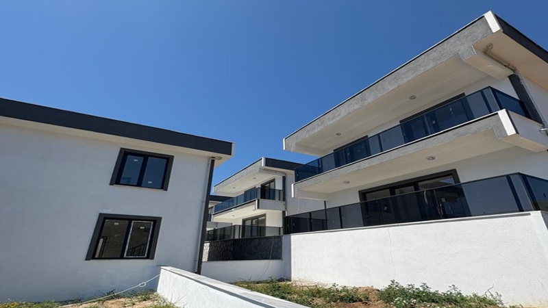 Kumtur Evleri Marmara, Balıkesir Marmara Yiğitler Mahallesi’nde modern mimariyle hayata