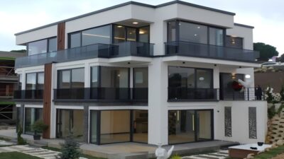 Liberty Vista, İstanbul Şile Karacaköy Mahallesi'nde modern mimarisiyle hayata geçirilmektedir.