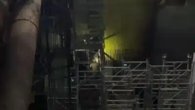 İstanbul Beyoğlu’ndaki metro inşaatında beton dökümü sırasında iskele çöktü. Olayda