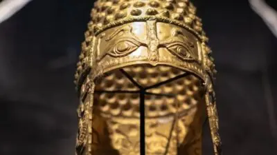 2500 yıllık altın miğfer Hollanda’da müzeden çalındıktan sonra yeniden bulundu.