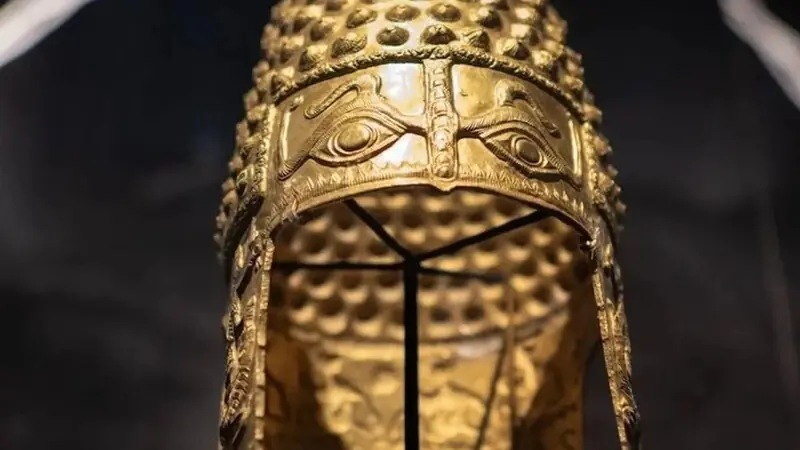 2500 yıllık altın miğfer bulundu mu? Çalınan tarihi eser nasıl geri geldi? 2500 yıllık altın miğfer Hollanda’da müzeden çalındıktan sonra yeniden bulundu.