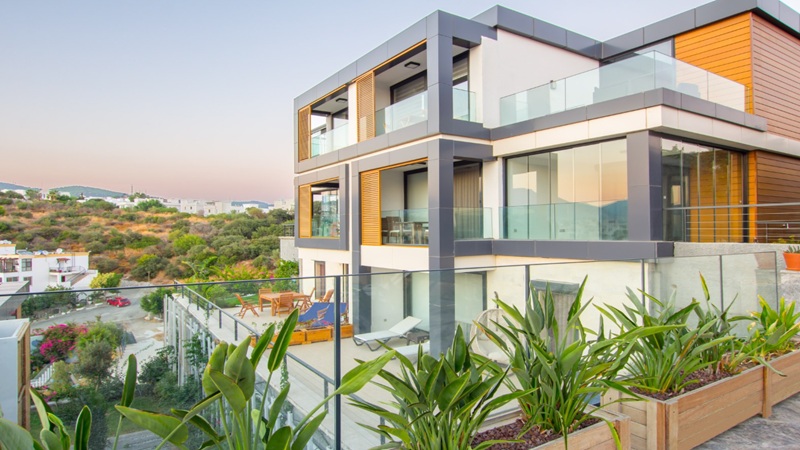 Mirage Marina Bodrum, Muğla Bodrum Eskiçeşme’de modern mimariyle hayata geçiriliyor.