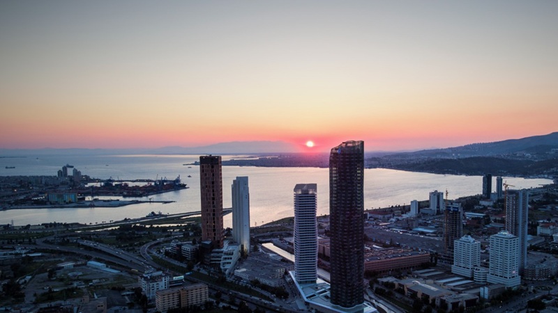 Mistral İzmir, İzmir Konak Çınarlı Mahallesi’nde prestijli mimarisiyle hayata geçiriliyor.