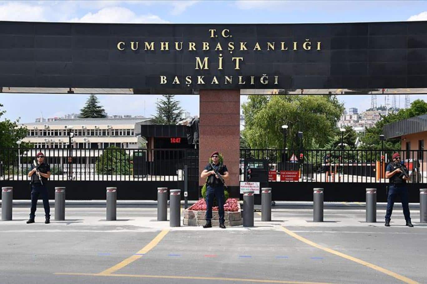 Milli İstihbarat Teşkilatı (MİT), bünyesinde görev yapmak üzere doktor ve