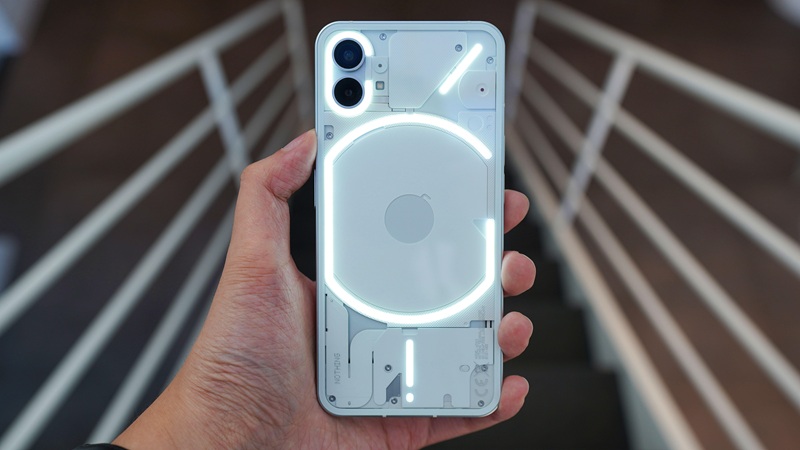 Nothing Phone (1) yazılım desteği Temmuz 2026 güncellemesiyle sona ermiştir.