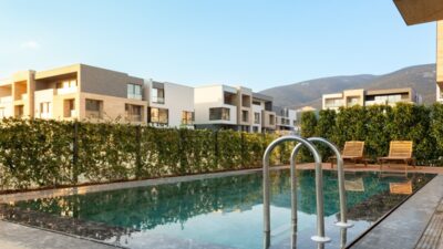 Paşa Country, İzmir Kemalpaşa Akalan Mahallesi'nde modern mimariyle hayata geçirilmektedir.