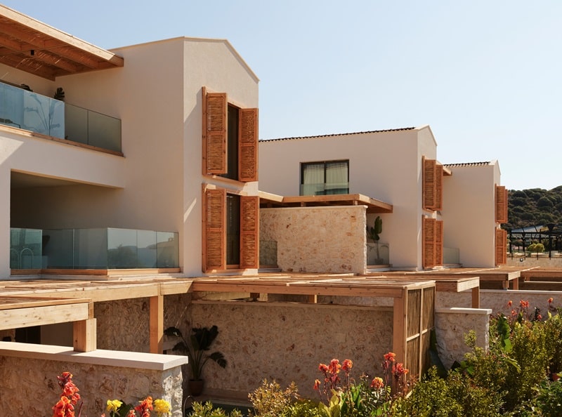 Radisson Blu Hotel Kaş projesi, Yeşim Kozanlı Mimarlık tarafından gerçekleştirilen