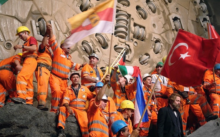Rönesans Holding uluslararası müteahhitliğin zirvesinde Türkiye’yi teslim ediyor