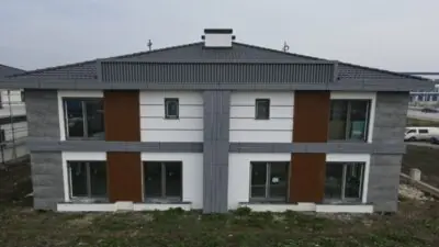 Safir Okçular, Bolu Merkez Okçular Köyü’nde modern mimariyle hayata geçirilmektedir.