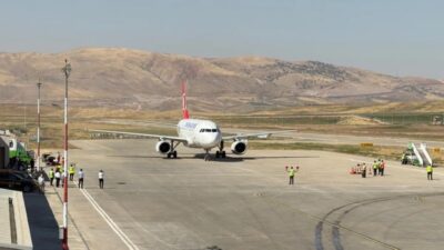 Siirt Havalimanı yeniden açıldı. Yenileme çalışmalarının tamamlanmasının ardından İstanbul’dan gelen
