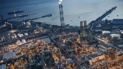 İzmit Rafinerisi’nde meydana gelen tüpraş patlaması sonrası gözler resmi açıklamalara