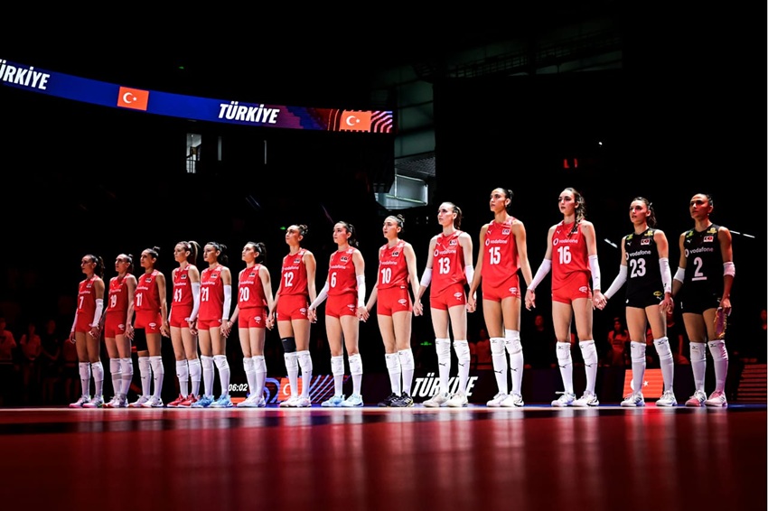 Filenin Sultanları, Dünya Voleybol Şampiyonası’nda ilk kez finale yükseldi. Bangkok’ta