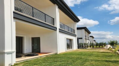 Villa Arya, Kocaeli İzmit Kabaoğlu Mahallesi’nde modern mimariyle hayata geçiriliyor.