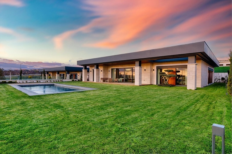 Villa Blu projesi Mutlu İnşaat firması tarafından hayata geçirilmektedir. Ayrıca