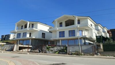 Villa Burşah, Bursa Nilüfer Gümüştepe’de modern mimariyle hayata geçirilmektedir. Projede