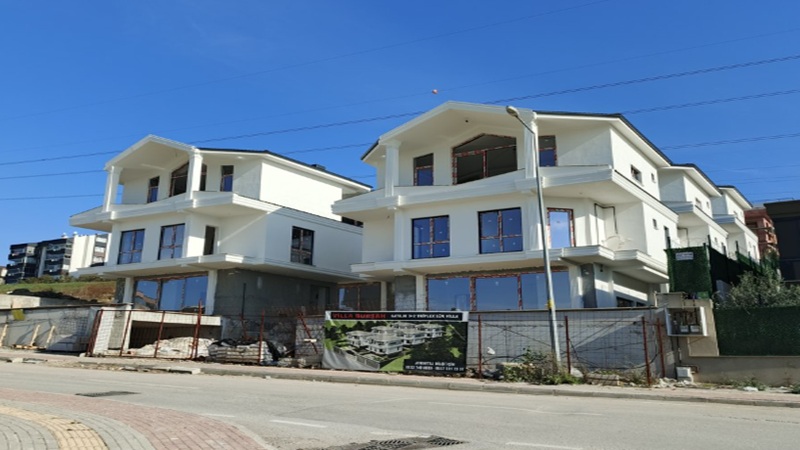 Villa Burşah, Bursa Nilüfer Gümüştepe’de modern mimariyle hayata geçirilmektedir. Projede