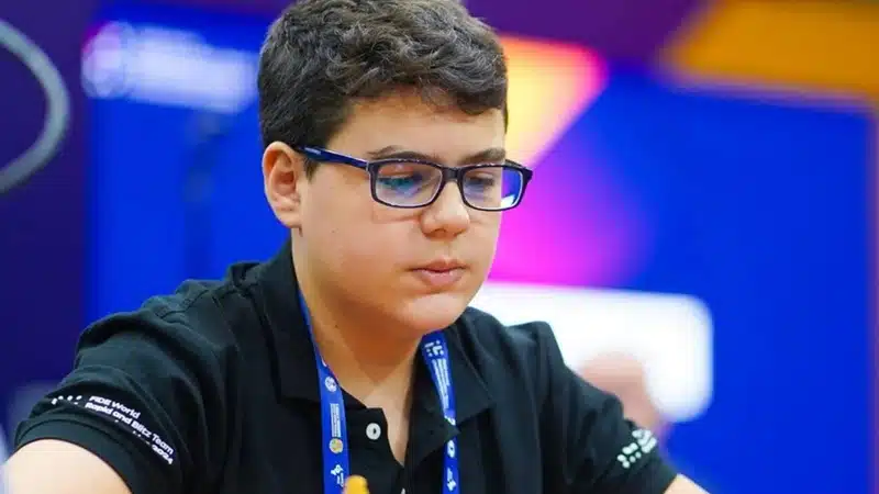 14 yaşındaki Yağız Kaan Erdoğmuş, Fransız şampiyonu mağlup ederek dünya