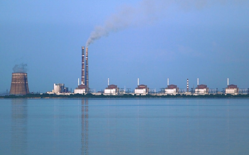 Zaporijya Nükleer Santrali yakınında patlama yaşandı. IAEA, reaktör binasında hasar