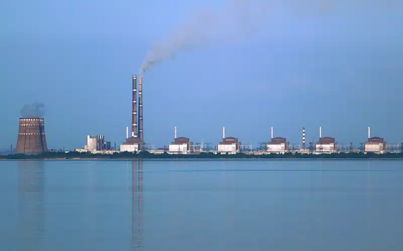 Zaporijya Nükleer Santrali yakınında patlama yaşandı. IAEA, reaktör binasında hasar