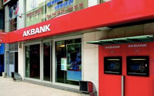 Konut kredisi faiz oranları yüzde 1 oranının altına düşerken bankalarda